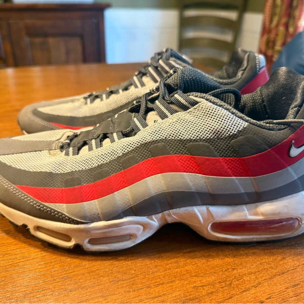 Nike Men's size 10 Air Max 95 Gray and Red Sneakers